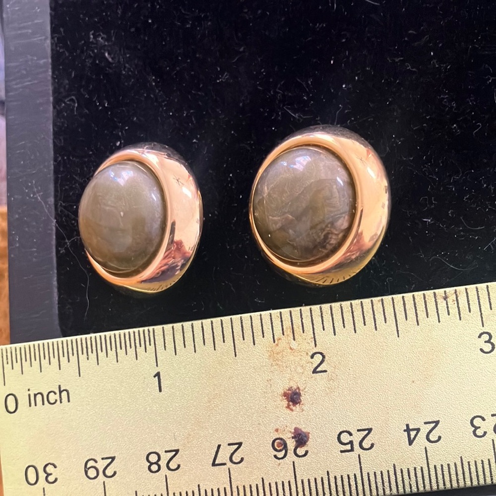 Gold tone Women's Earrings